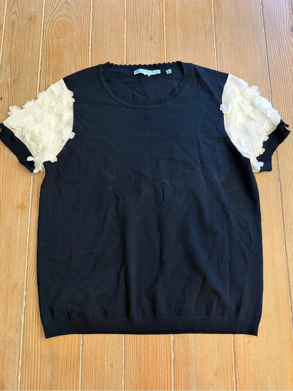 Draper James Navy Knit Embroidered Round Neck Pullover Top Short Sleeve- medium
